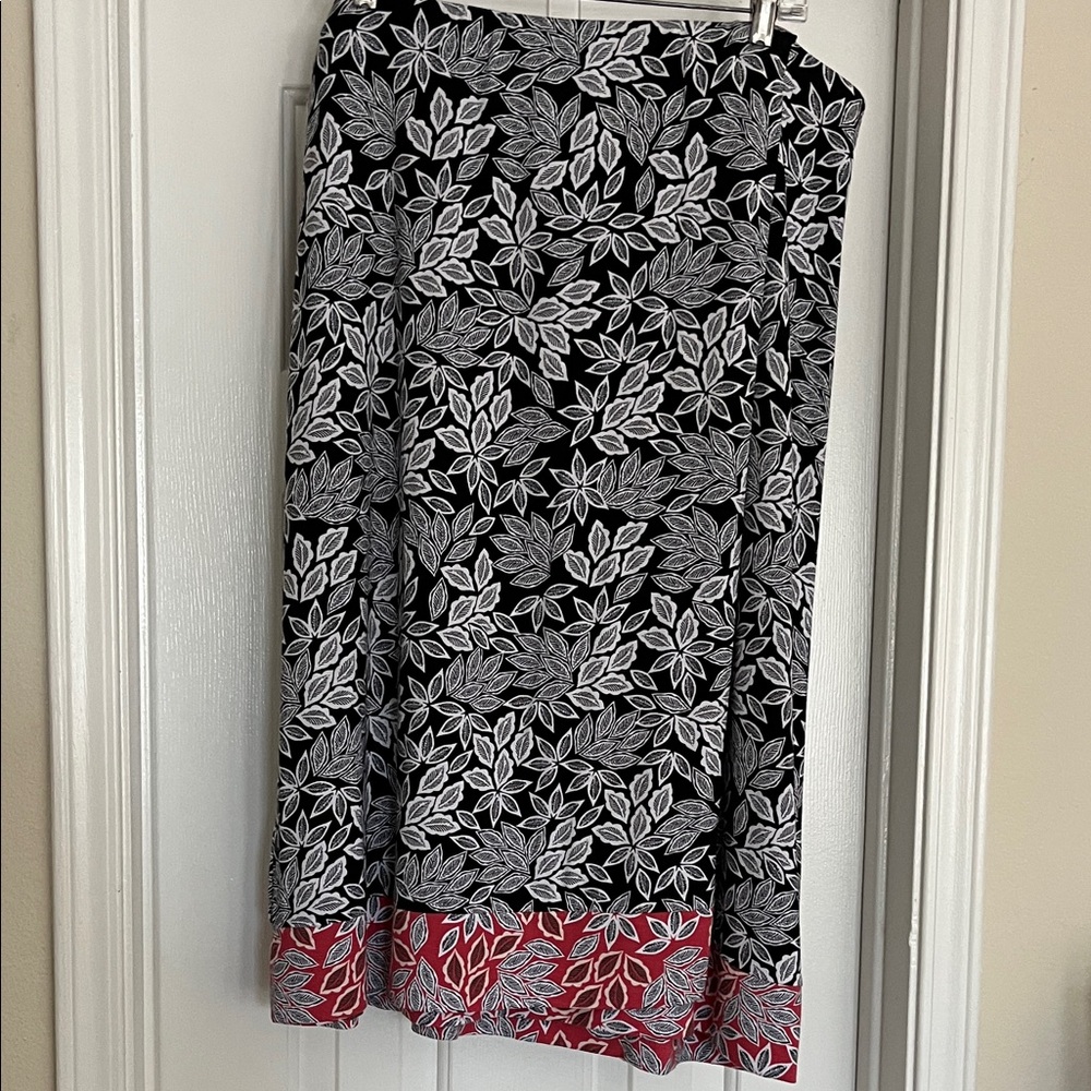 J. Jill Black and Red Leaf Pattern A-Line Skirt